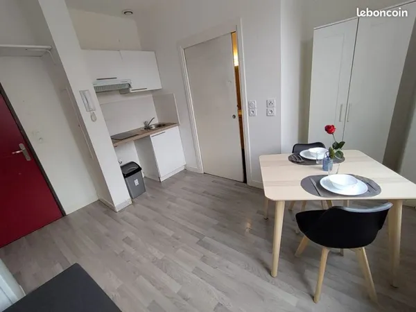 Studio 1 pièce 14 m²