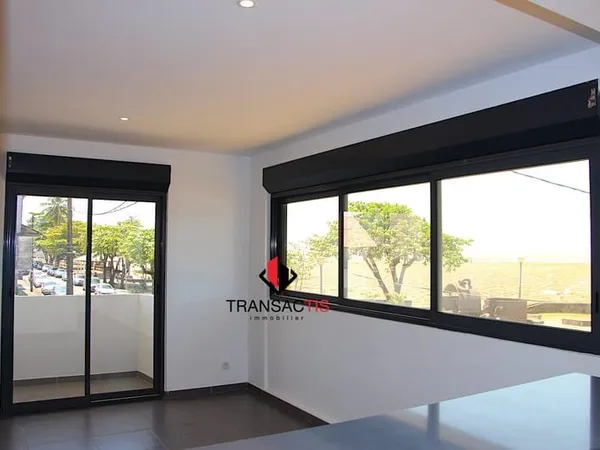 À Cayenne, grand appartement avec 2 pièces à louer