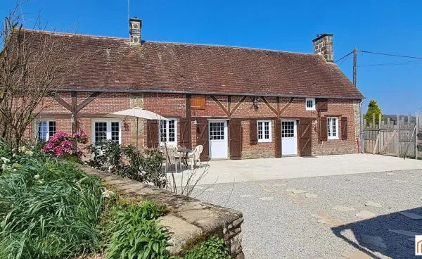Maison de campagne sur 1,5 ha et plan d'eau