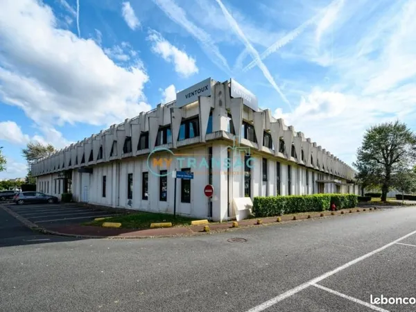 Local bureaux 920 m²