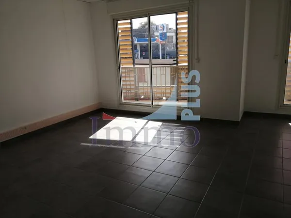 Local récent de 72 m2 à louer sur ST BENOIT centre-ville