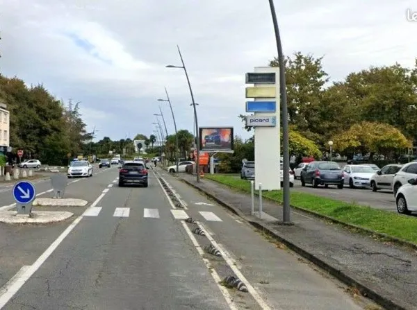 PAU : CESSION DE BAIL - EMPLACEMENT N°1 Local commercial 160 m² - Visibilité EXCEPTIONNELLE - Parkin