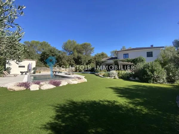 Villa 7 pièces 200 m²