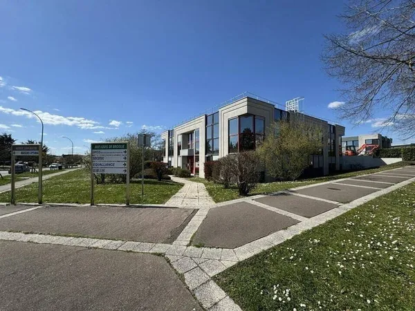 Bureau 372 m²