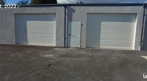 Local d’activité et entrepôt Location Salon-de-Provence  270m² 2700€