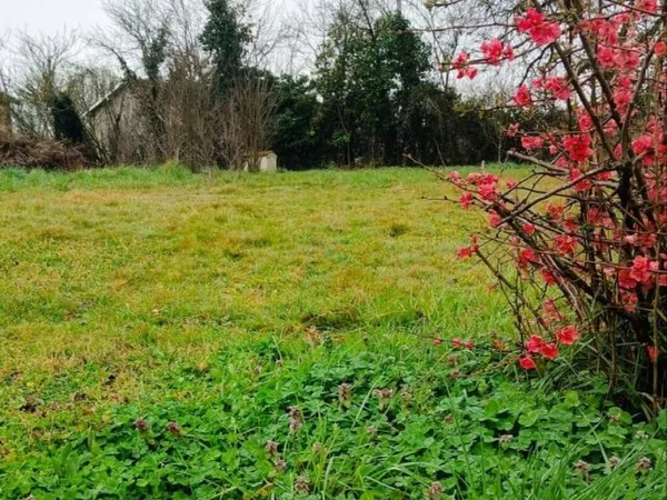 Terrain constructible 661 m²