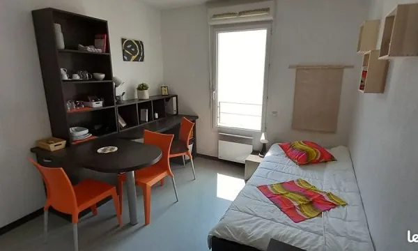 Nîmes (30) studio meublé