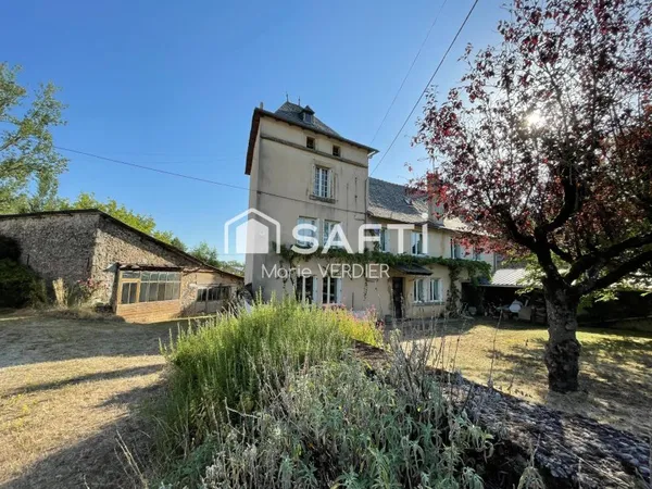 Maison en pierre de 145 m2 avec beau pigeonnier au calme