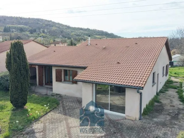 Maison individuelle 5 pièces avec carport et jardin