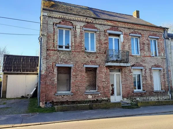 Maison semi individuelle de 163m2 à rénover entièrement avec grange de 60m2