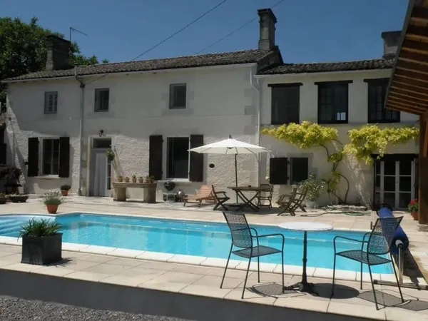 Charmante maison en pierre de 5 chambres avec piscine creusée