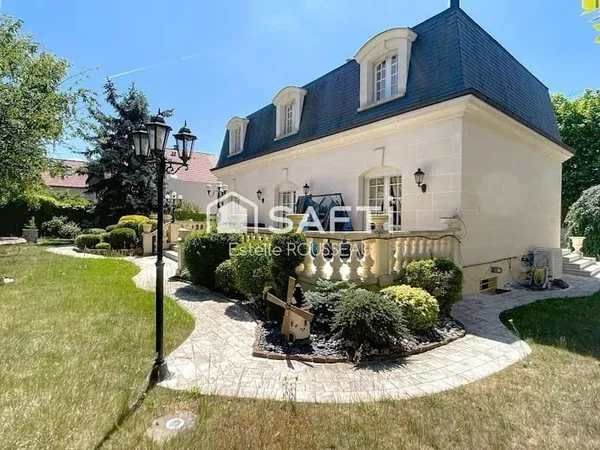Maison 7 pièces 221 m²