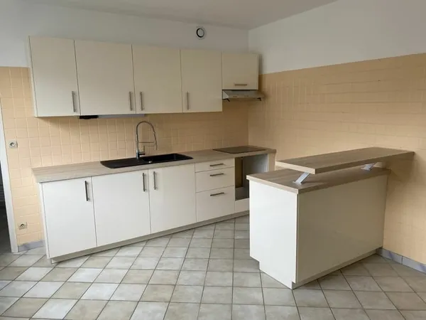 Grand type 4 rénové situé rue Camille Lenoir - 104,90 m2