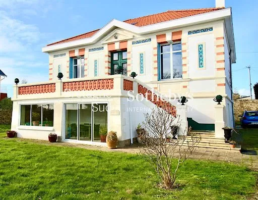 Maison 9 pièces 220 m²