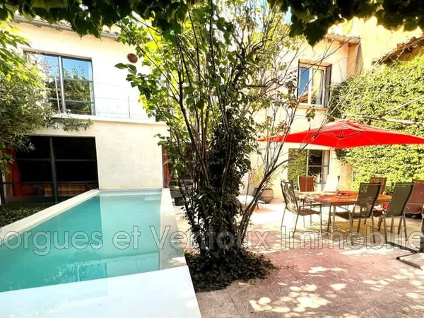 Maison 8 pièces 270 m²