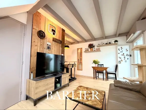 Appartement 2/3 pièces rénové avec cachet