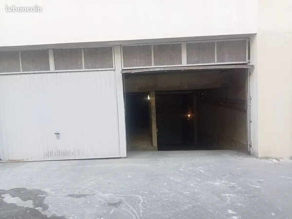 Grand Box/garage fermé