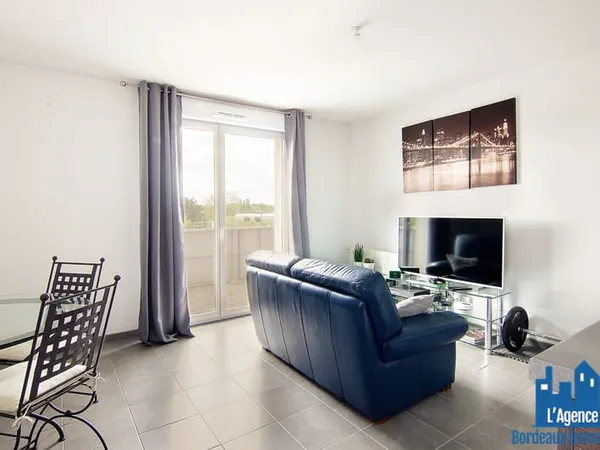 EXCLUSIVITE !!! EYSINES CENTRE - APPARTEMENT TYPE 2 DE 42 M2 AVEC TERRASSE + PLACE DE PARKING SOUS-S