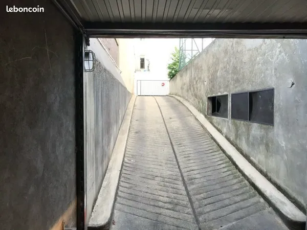 Stationnement Location Aubervilliers   12000€