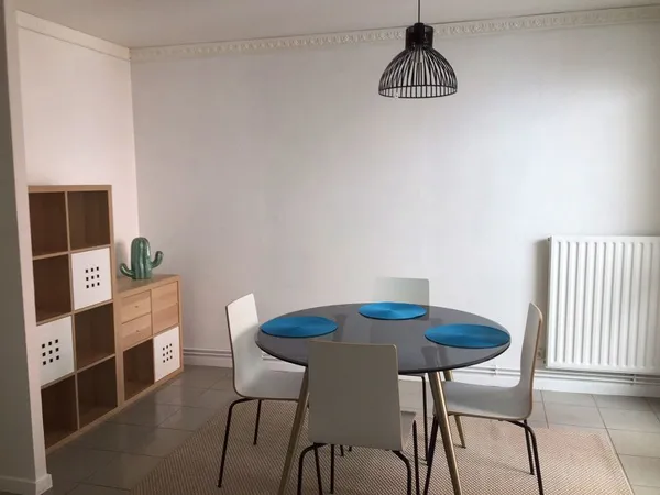 Loue T3 meublé avec balcon et parking Vieux Lille (59) - 85m²