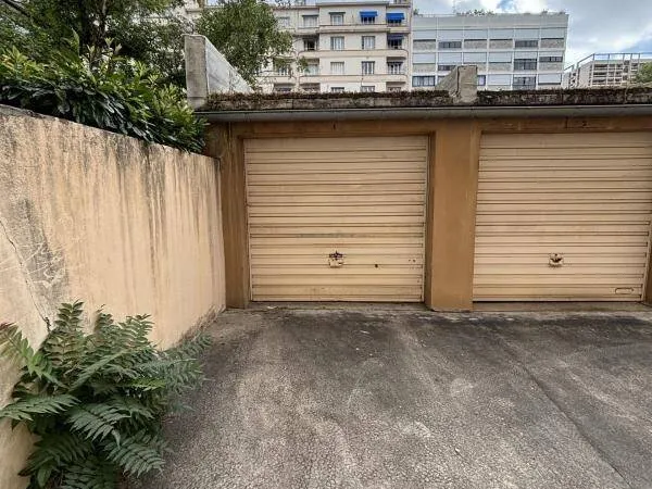 Stationnement Location Lyon   195€