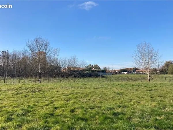 Terrain 1 376 m² Rieumes