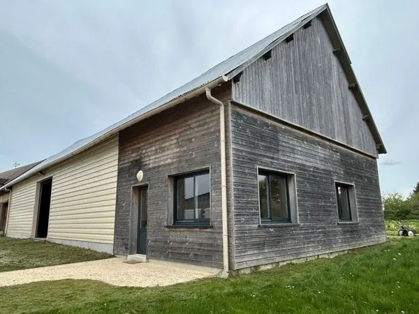 Local 3 pièces 220 m²