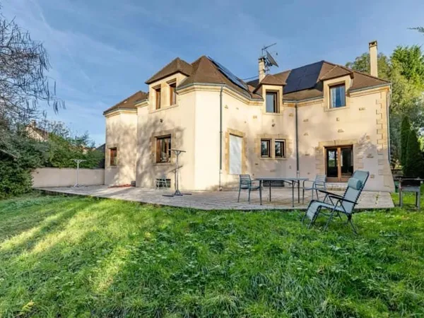 Maison 10 pièces 230 m²