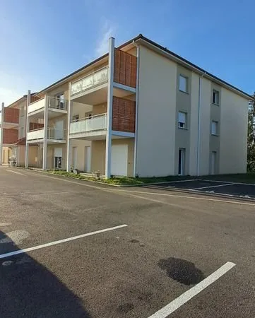 Lescar appartement t2 en plateau a fort potentiel