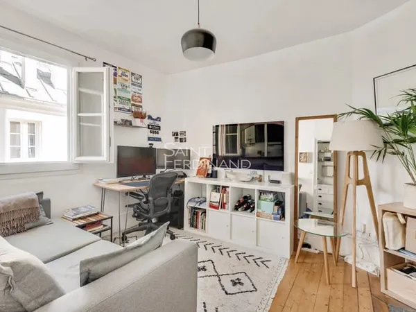 Paris 17ème Coeur des Batignolles / Lemercier. 2 pièces 1 chambre + Combles inclus aménageables de 3