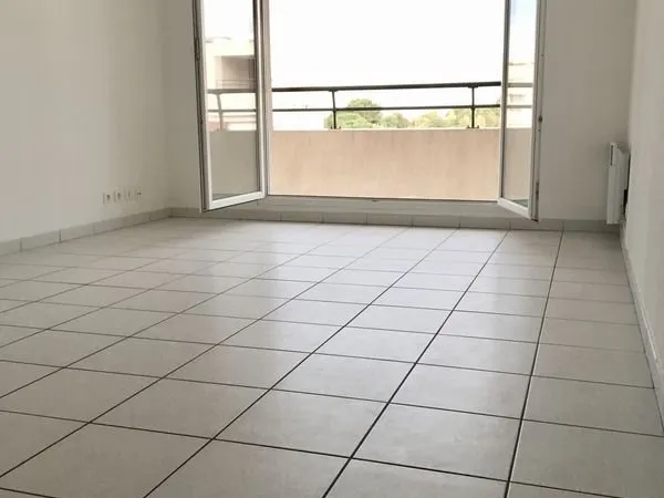 Appt T2 avec terrasse + parking (Grand M)