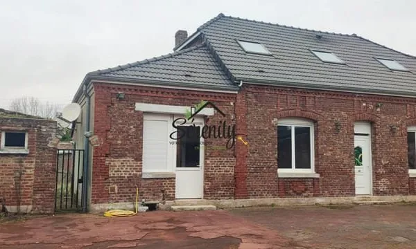 Grande maison + Grange + maison à usage locatif !