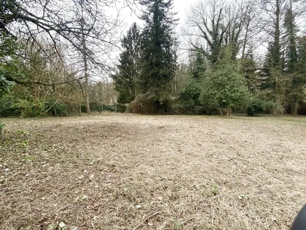 Terrain constructible 1678 m²
