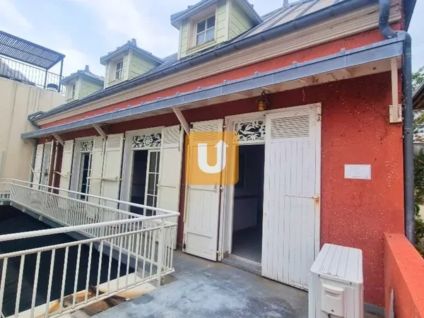 Opportunité Unique : Local professionnel de 180m2 de Premie
