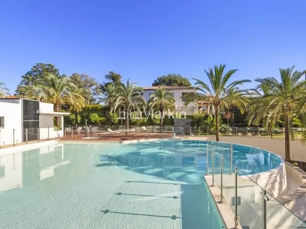 Appartement Luxueux de Deux Chambres dans une Résidence Prestigieuse à Cap d'Antibes