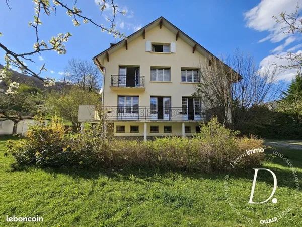 Maison 10 pièces 240 m²