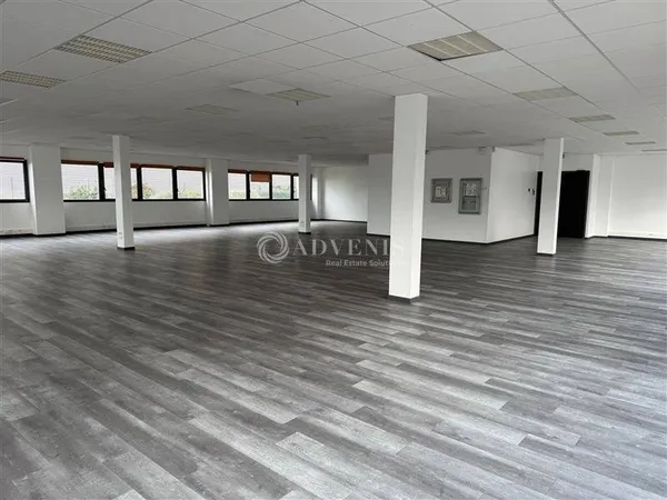 Bureau 2 pièces 2785 m²
