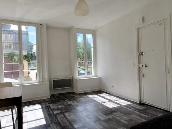 Loue studio meublé 20m² Versailles - Carrés Saint-Louis