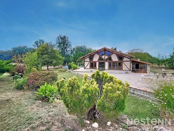 A Vendre Maison en pierre rénovée de 318 m² avec dépendances et point d'eau sur deux hectares