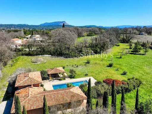 Maison 5 pièces 202 m²