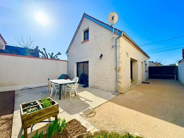 Vends maison élégante entièrement rénovée avec jardin