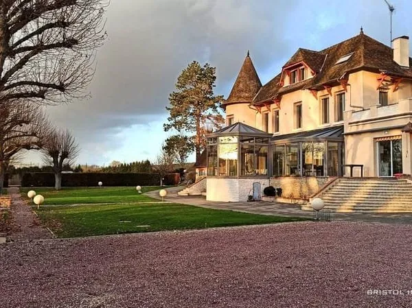 665 m² à Houdan