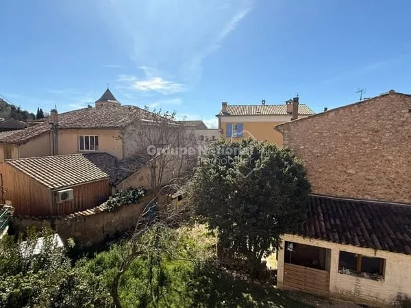 VARAGES (83670) à vendre Appartement lumineux avec vue dégagée, balcon, cave et grenier