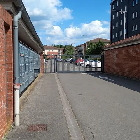 Location appartement T3 dans résidence sécurisée, 1er étage 2 places parking