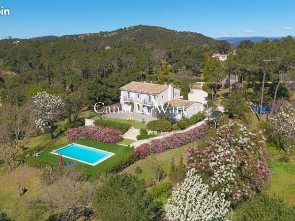 Villa 6 pièces 234 m²