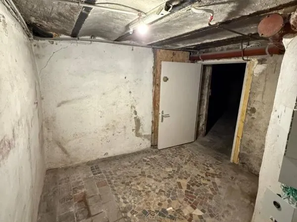 Cave 61 m²
