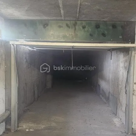 DOUBLE GARAGE
