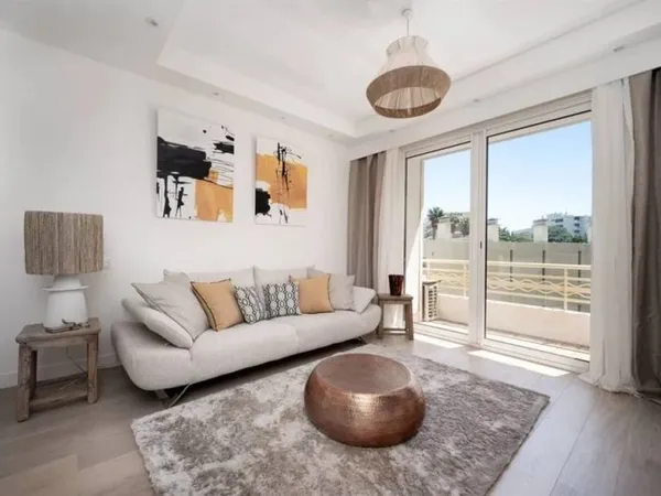 Proche CROISETTE : 2P 51M² - Parking