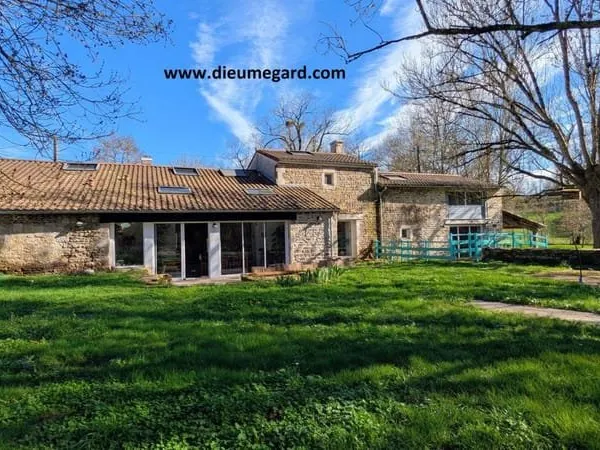 Maison 6 pièces 237 m²
