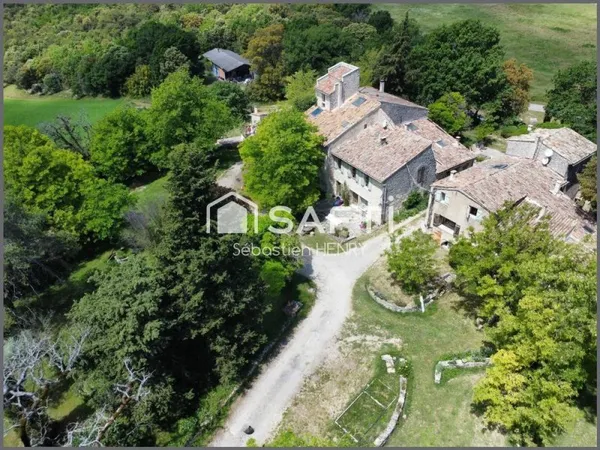Propriété de 800m² habitable